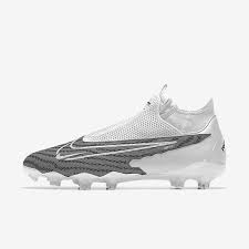 Nike’s Classic White Football Boots: Timeless Elegance on the Pitch